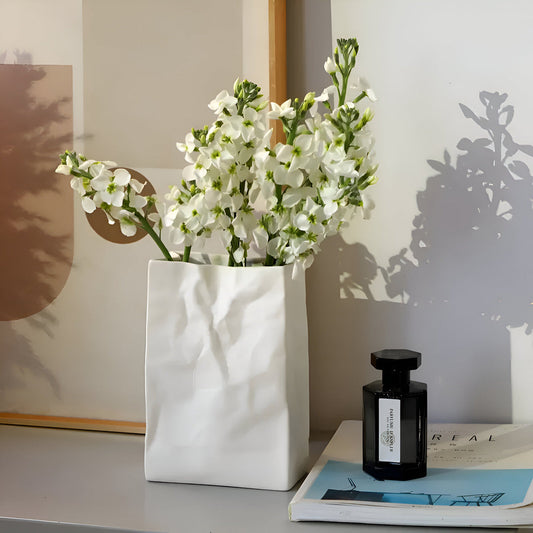 Celorie - Stilren modern keramikvas med papperspåsesdesign