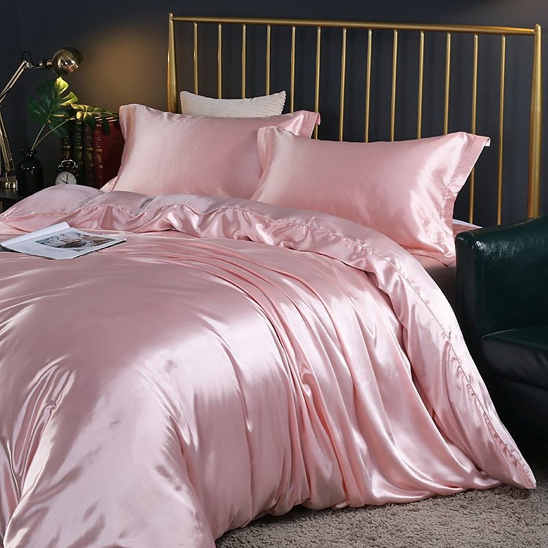 Elegant satintäcke set – lyxigt modernt sängkläder med elegant finish