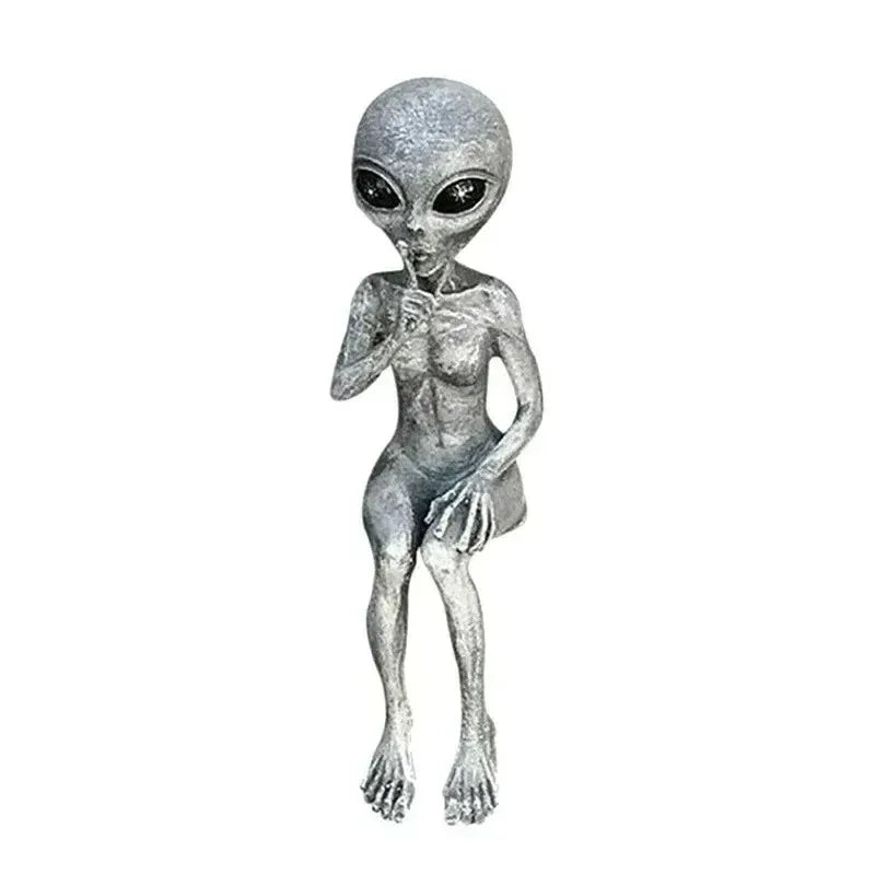 Aethra - Mystisk utomjordisk hartsbild med UFO för unik trädgårdsdekoration