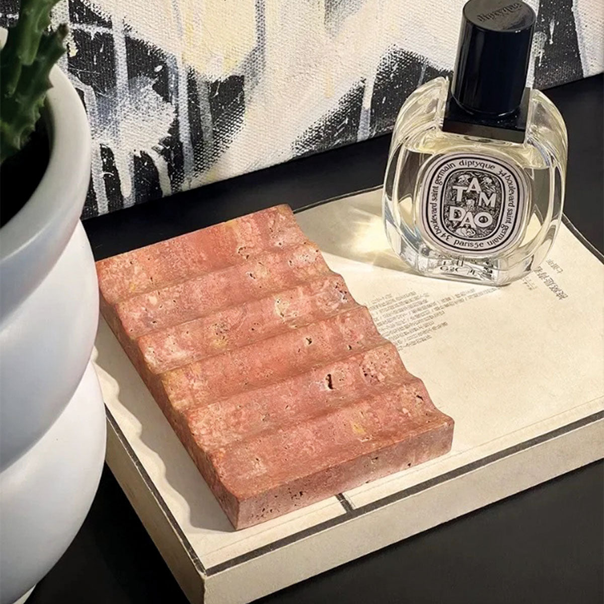 Elegant Cannelé stenbricka | Förfinad naturlig sten design för en sofistikerad inredningsdekoration