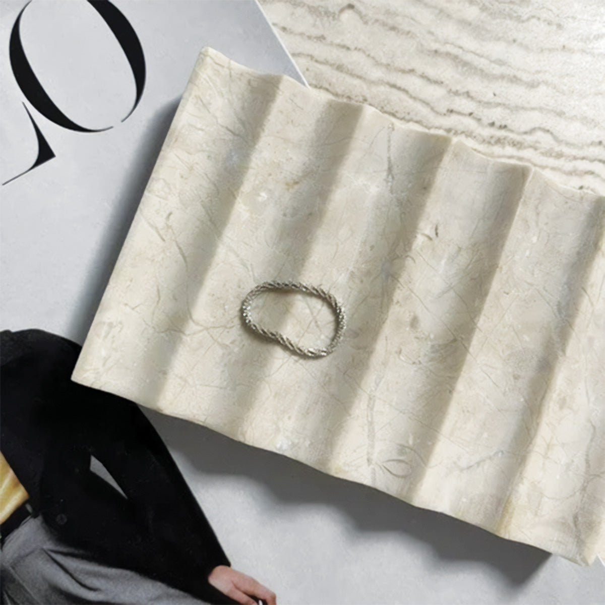 Elegant Cannelé stenbricka | Förfinad naturlig sten design för en sofistikerad inredningsdekoration