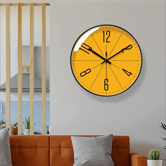 Marcia - Modern väggklocka med elegant minimalistisk design