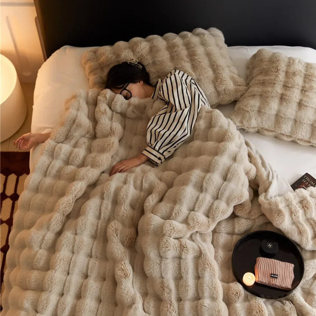 Ultimat komfort: Mjuk fleecefilt för mys i sängen och på soffan, idealisk året runt