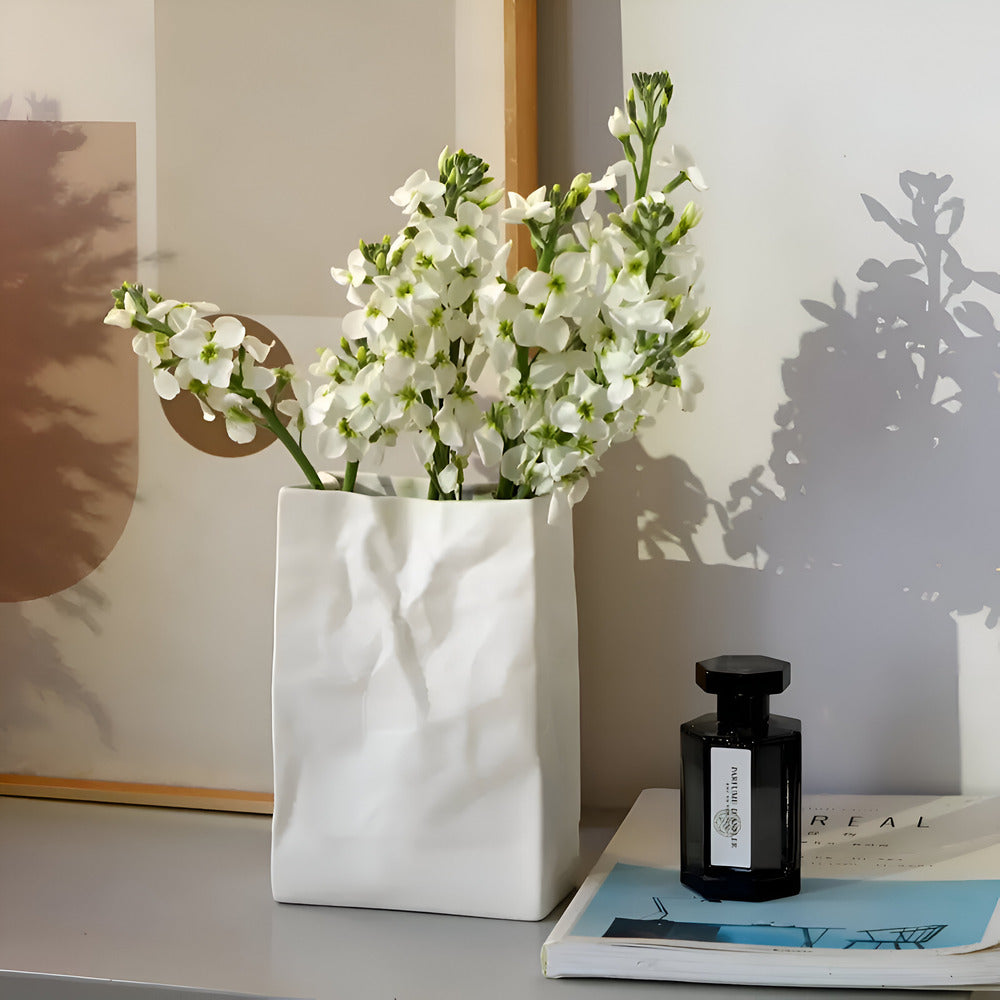 Celorie - Stilren modern keramikvas med papperspåsesdesign