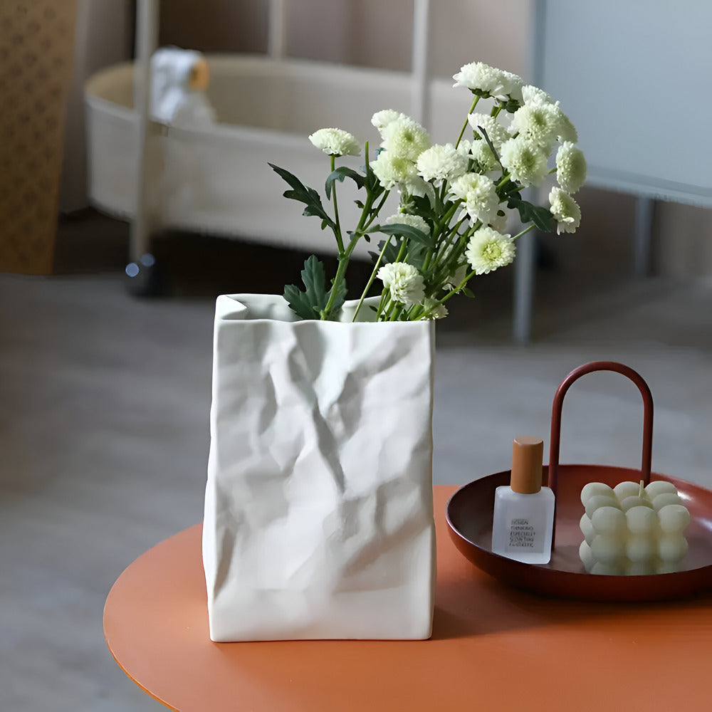 Celorie - Stilren modern keramikvas med papperspåsesdesign