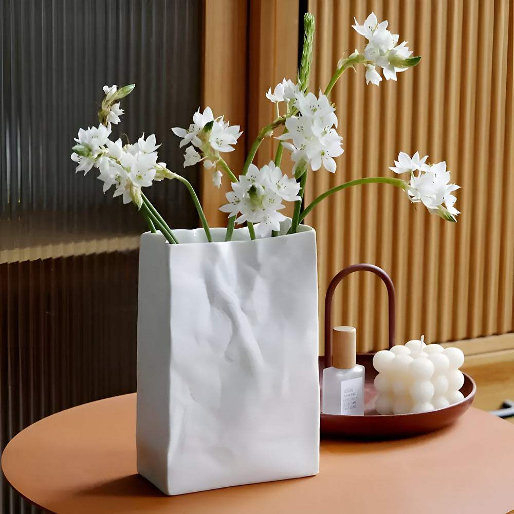Celorie - Stilren modern keramikvas med papperspåsesdesign