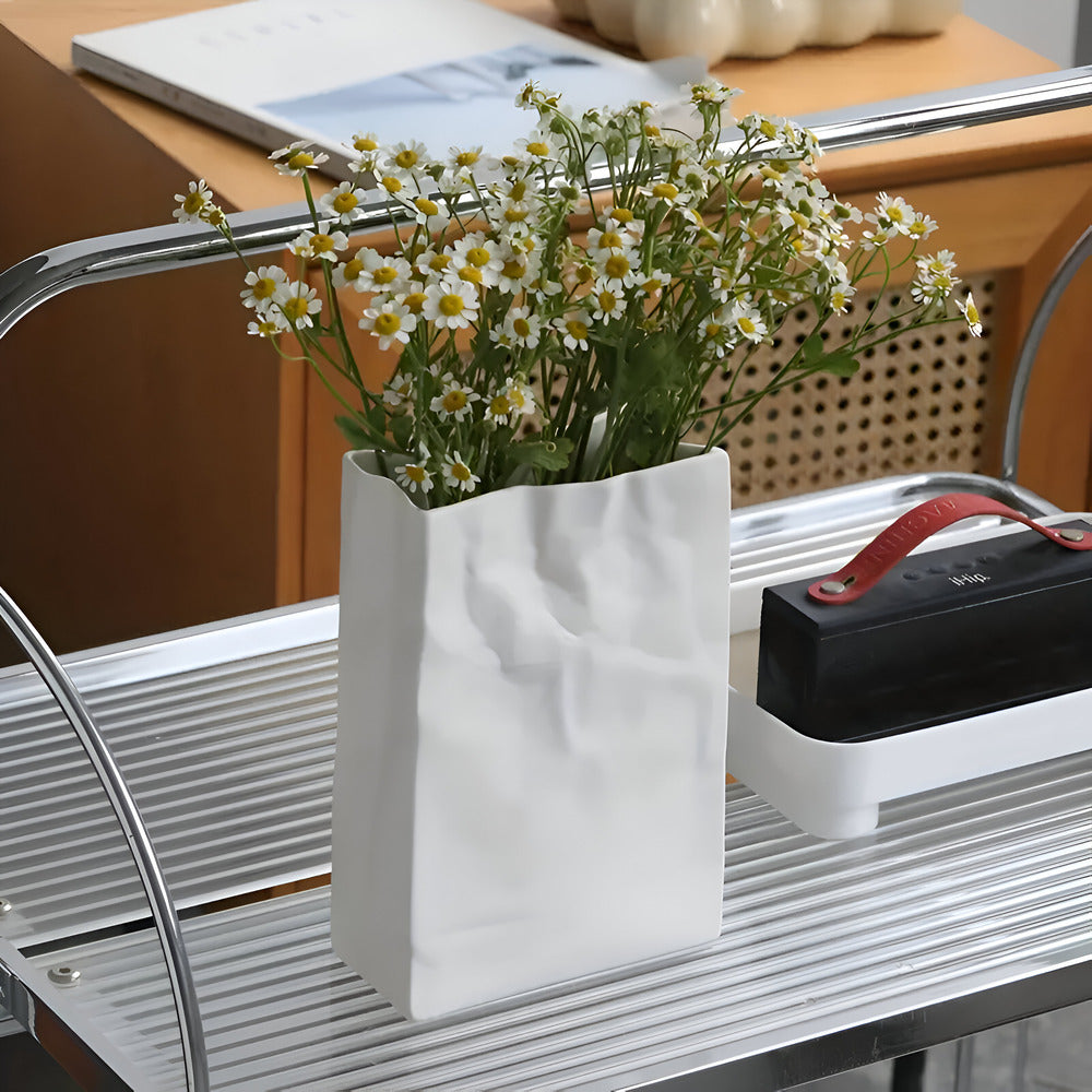 Celorie - Stilren modern keramikvas med papperspåsesdesign