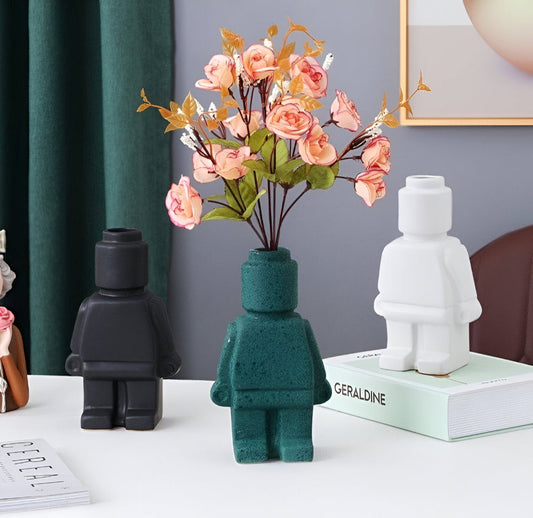 Larissa - Modern robotdesign flätad blomkruka för en unik trädgårdsdetalj