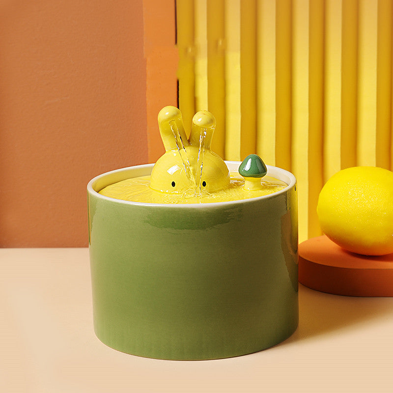 Stilren vattenautomat för en frisk och glad kanin