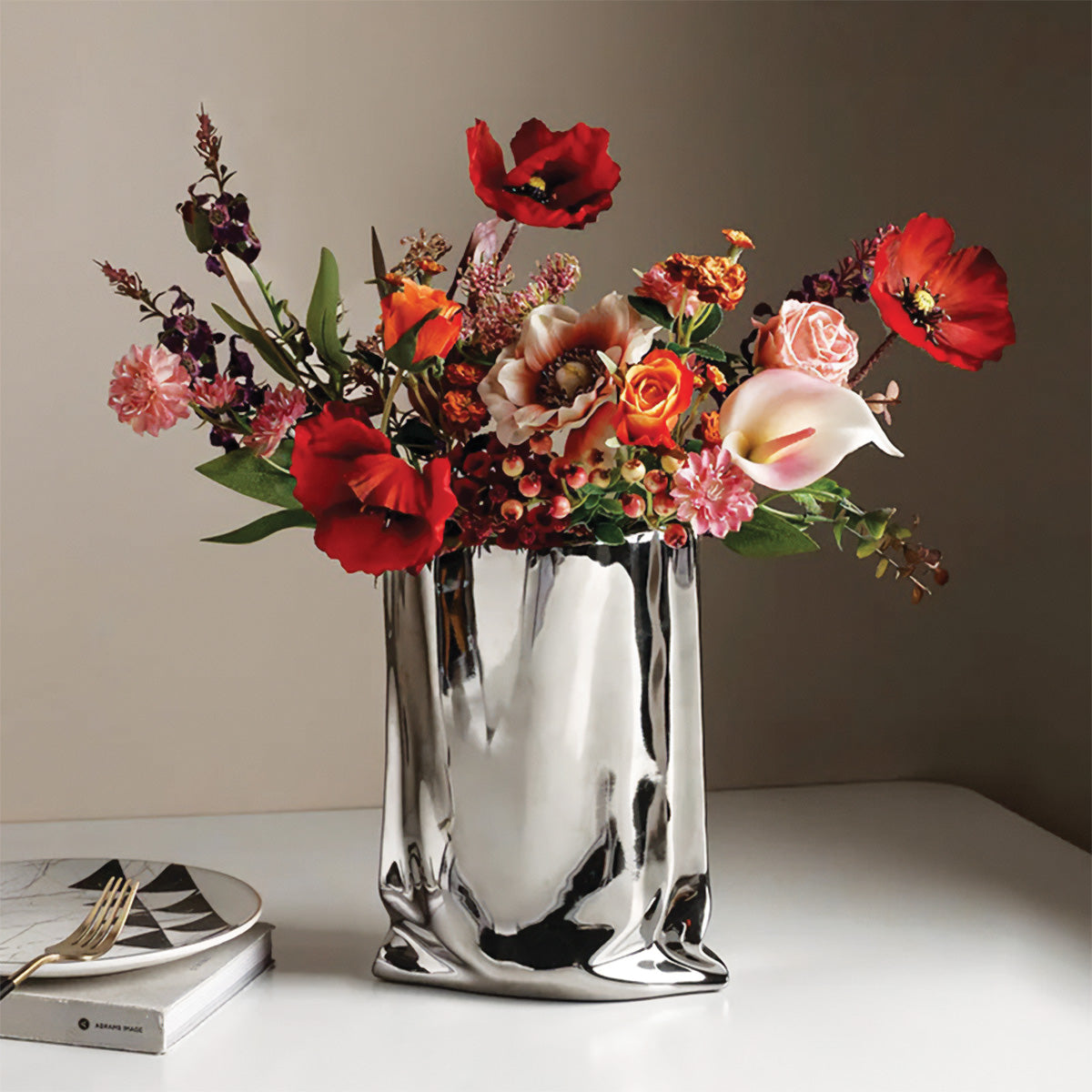Elegant veckad blomvas | Perfekt samtida dekoration för alla dina rum