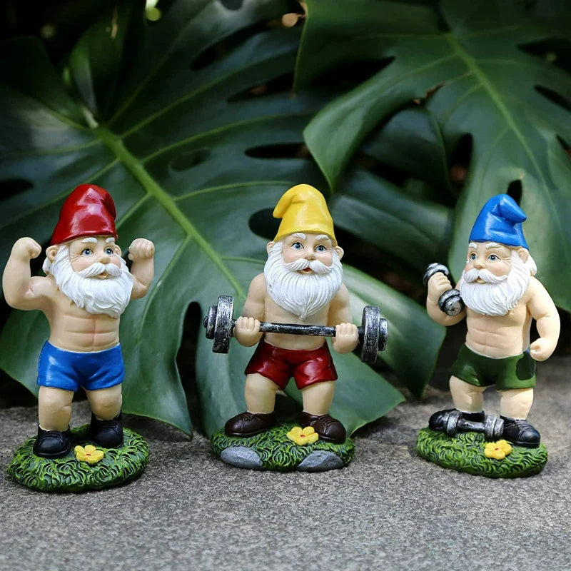 Charmig trägnomskulptur med vikter för en härlig trädgårdsdekoration