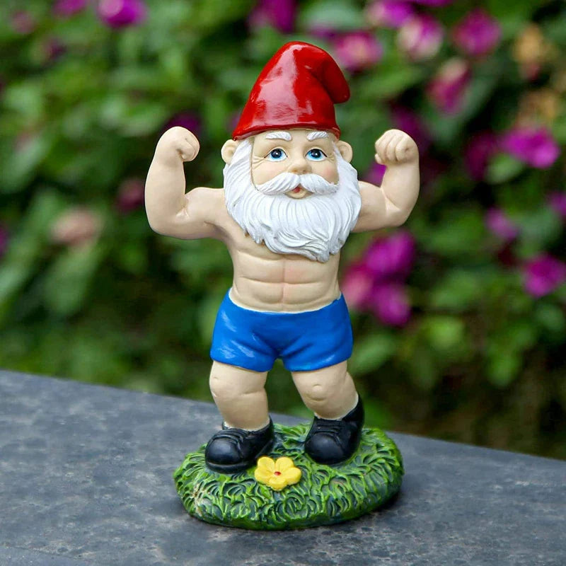 Charmig trägnomskulptur med vikter för en härlig trädgårdsdekoration