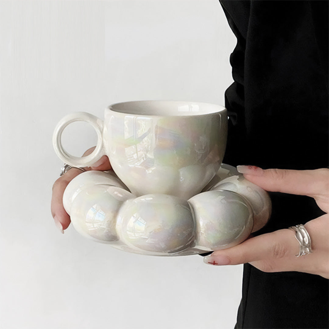 Elegant solrosmugg med blommönster perfekt för en vacker frukost