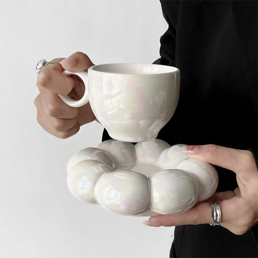 Elegant solrosmugg med blommönster perfekt för en vacker frukost