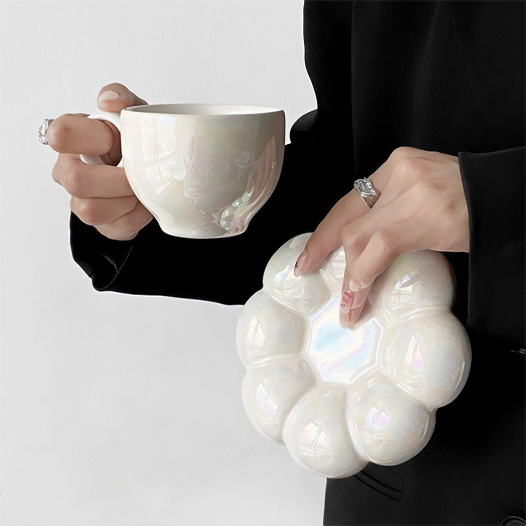Elegant solrosmugg med blommönster perfekt för en vacker frukost