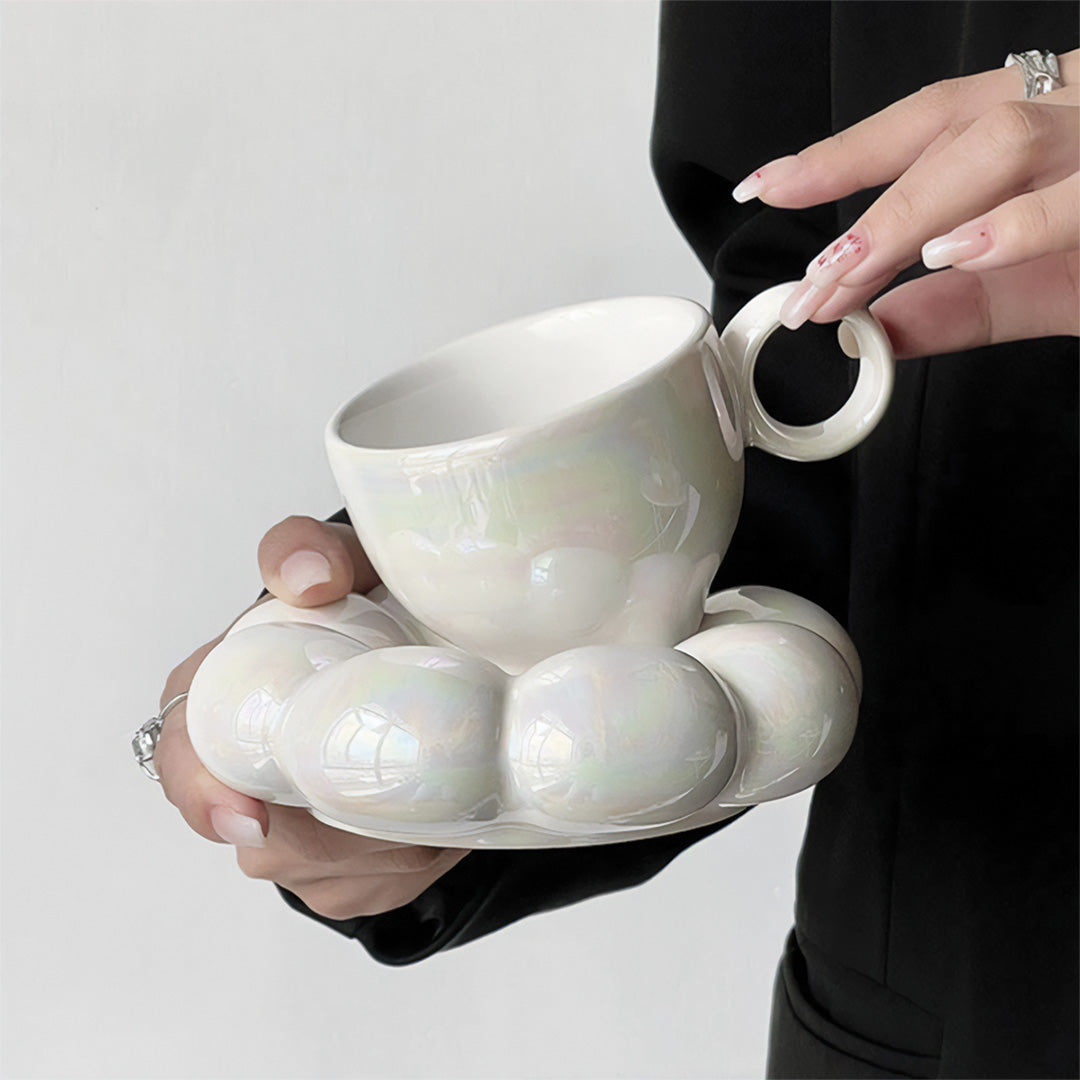 Elegant solrosmugg med blommönster perfekt för en vacker frukost
