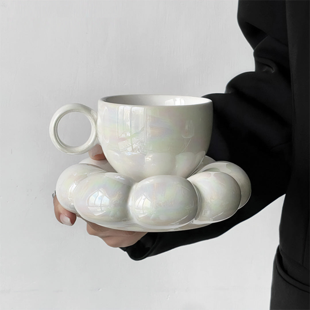 Elegant solrosmugg med blommönster perfekt för en vacker frukost