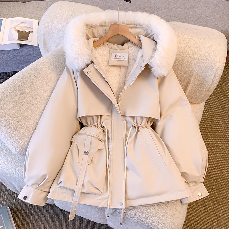 Elegant women's winter coat with faux fur collar – stylish and warm winter outfit