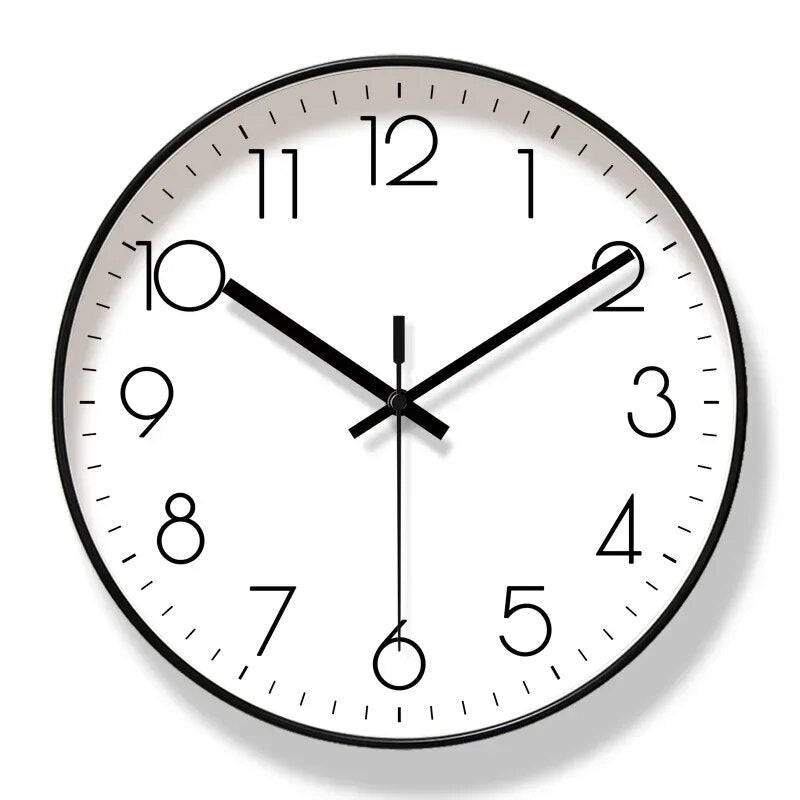 Marcia - Modern väggklocka med elegant minimalistisk design